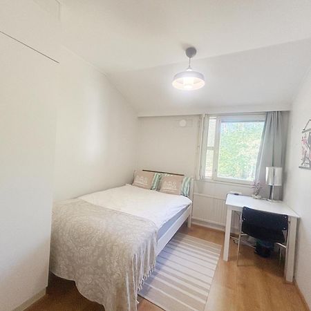 Private Rooms Near Metro, Free Parking,Direct Bus From Airport Helsinki Exterior photo